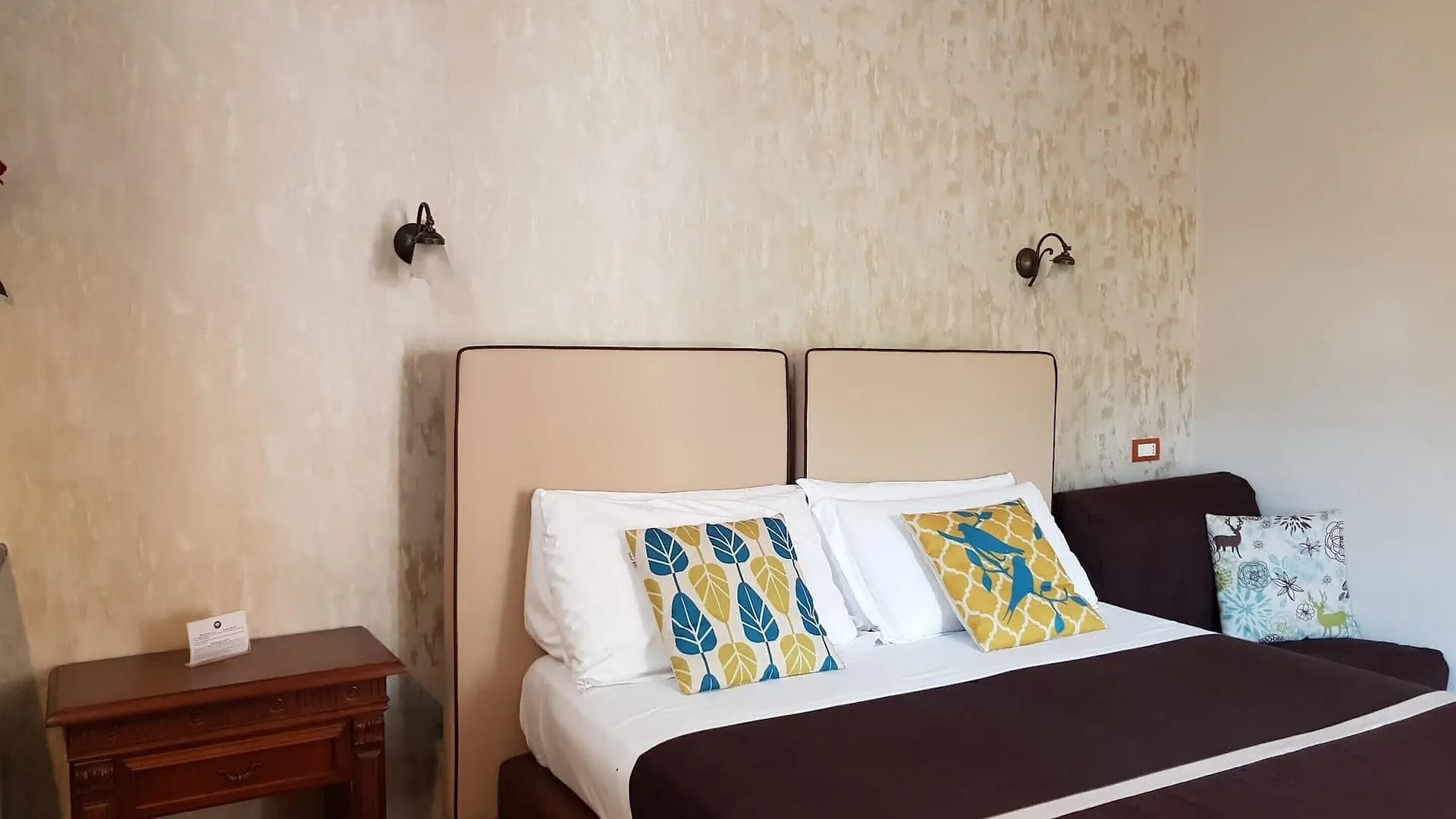 Hotel Il Convento Naples 3*,  Italy
