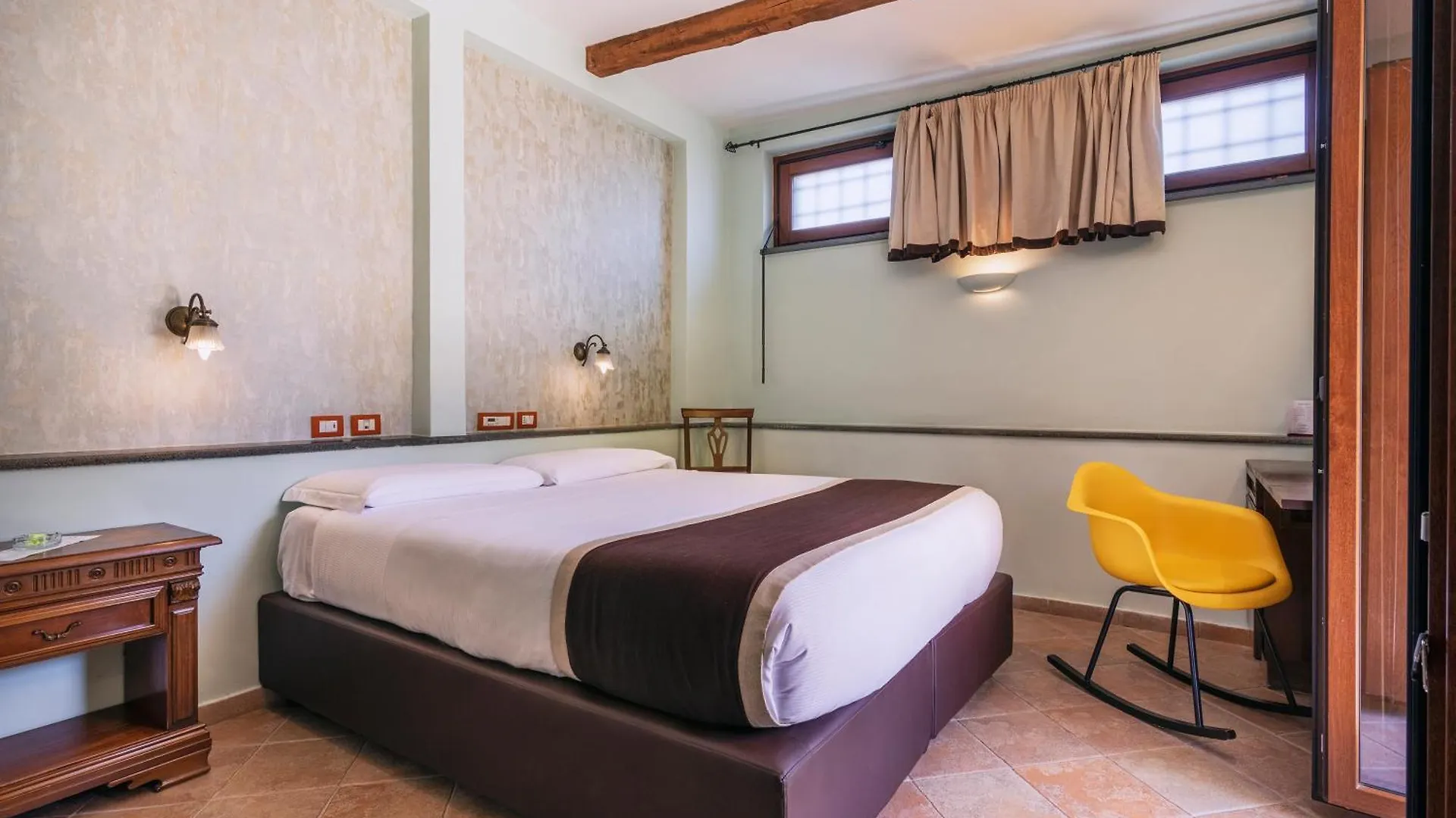 ***  Hotel Il Convento Naples Italy