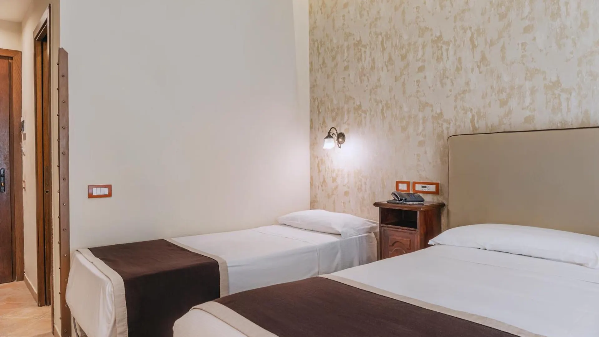 Hotel Il Convento Naples 3*,  Italy