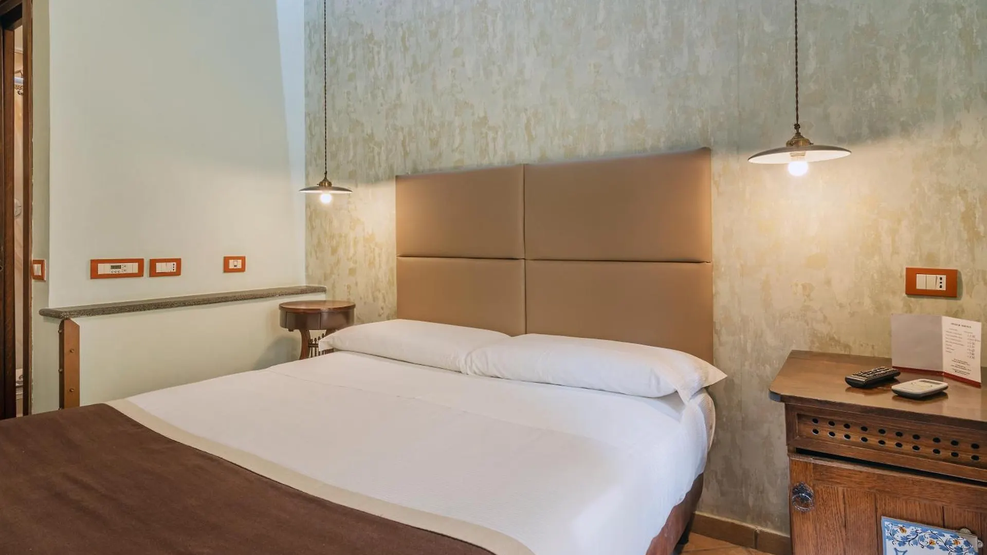 ***  Hotel Il Convento Naples Italy