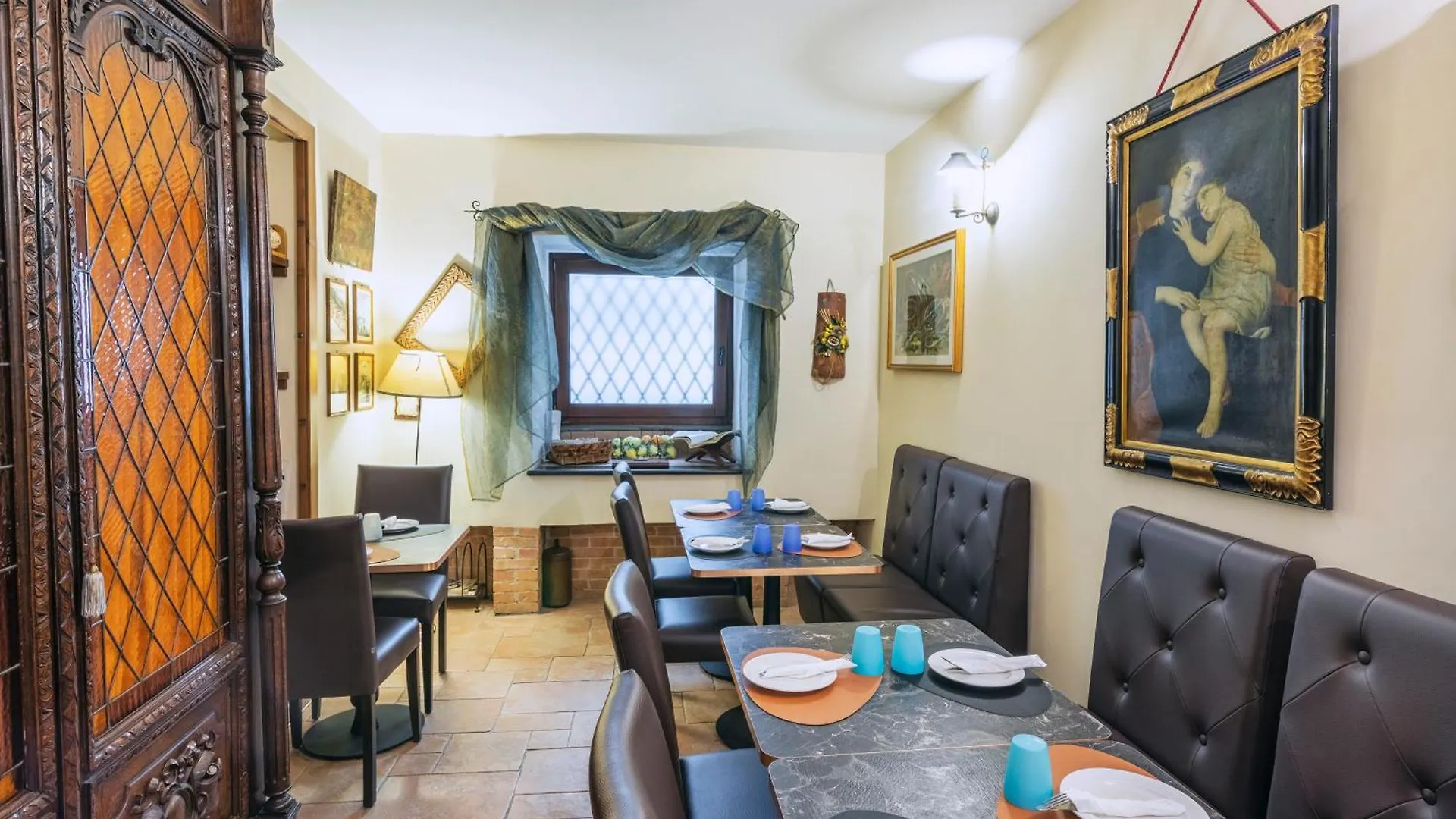 Hotel Il Convento Naples 3*,  Italy